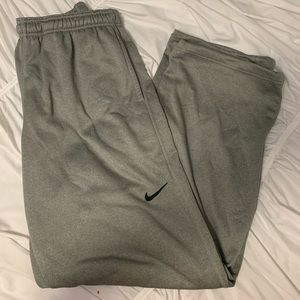 NWOT! Men’s Nike XL therma-fit jogging pants